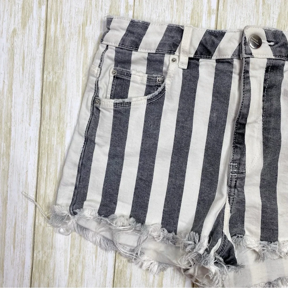 Zara Black & White Striped High Waisted Denim Jean Shorts - Picture 2 of 5